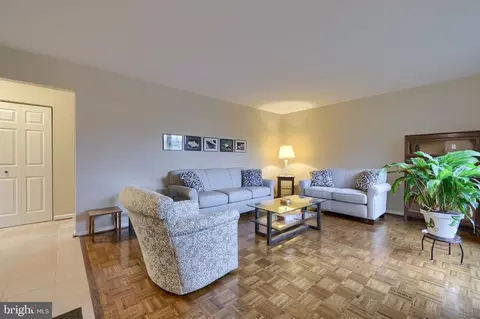 Living - 34 Eagle Ln, Reading, PA 19607 photo 2 of 10