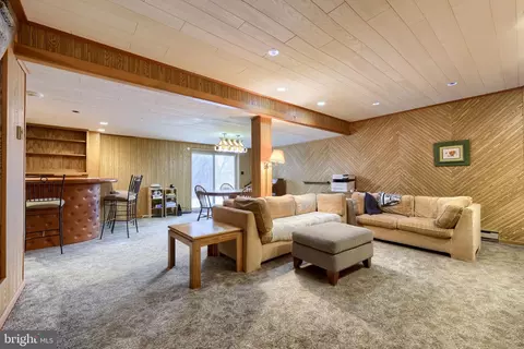 Living - 34 Eagle Ln, Reading, PA 19607 photo 9 of 10