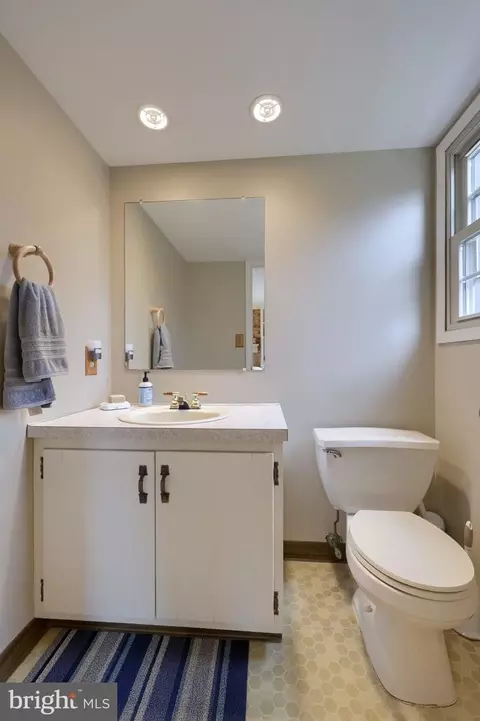 Bath - 34 Eagle Ln, Reading, PA 19607 photo 1 of 3