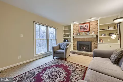 Living - 34 Eagle Ln, Reading, PA 19607 photo 4 of 10