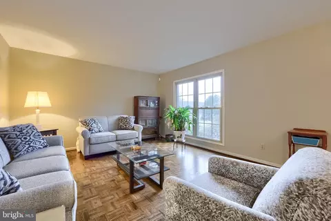 Living - 34 Eagle Ln, Reading, PA 19607 photo 1 of 10