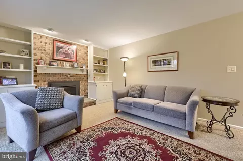 Living - 34 Eagle Ln, Reading, PA 19607 photo 6 of 10