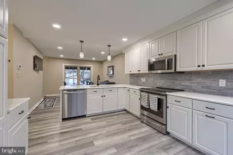 Kitchen - 34 Eagle Ln, Reading, PA 19607 photo 4 of 7