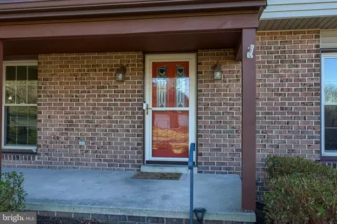 Exterior - 34 Eagle Ln, Reading, PA 19607 photo 4 of 9