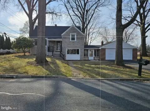 816 Lobelia Ave, Reading, PA 19605