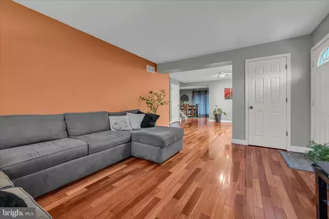 Entry Way - 247 Bainbridge Cir, Reading, PA 19608 photo 2 of 4