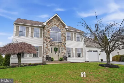4996 Pepper Ln, Douglassville, PA 19518