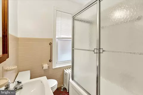 Bath - 716 Schuylkill Ave, Reading, PA 19601 photo 4 of 4