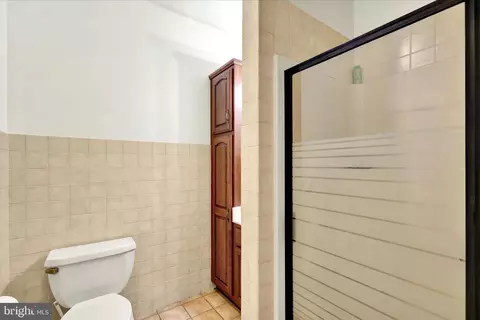 Bath - 716 Schuylkill Ave, Reading, PA 19601 photo 1 of 4