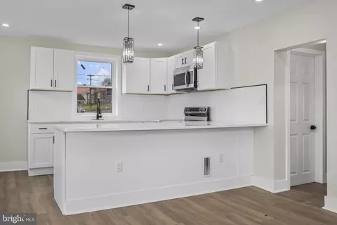 Entry Way - 837 Philadelphia Ave, Reading, PA 19607 photo 1 of 6