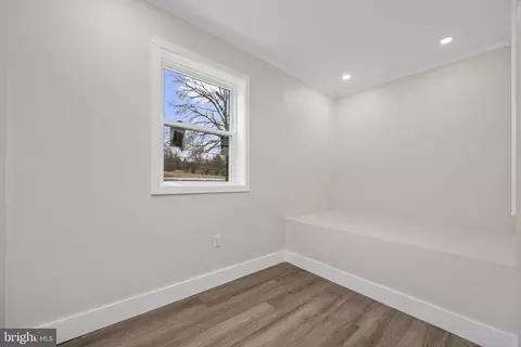 Entry Way - 837 Philadelphia Ave, Reading, PA 19607 photo 4 of 6