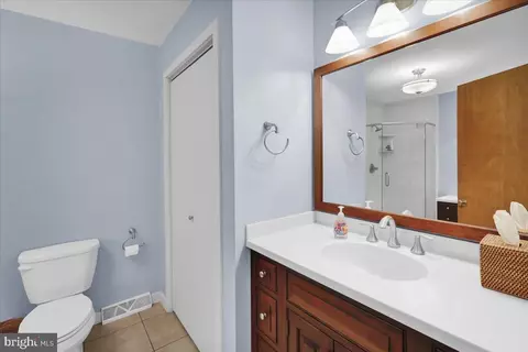 Bath - 7 Hessian Blvd, Reading, PA 19607 photo 3 of 7