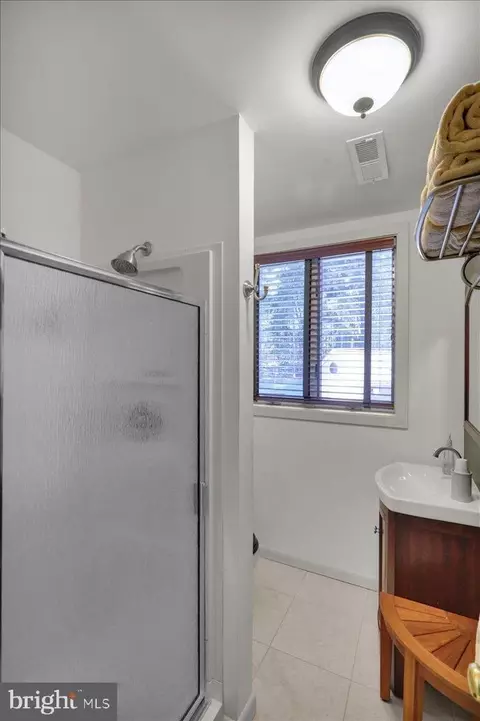 Bath - 7 Hessian Blvd, Reading, PA 19607 photo 6 of 7