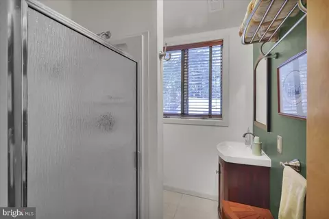 Bath - 7 Hessian Blvd, Reading, PA 19607 photo 7 of 7