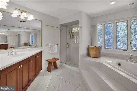 Bath - 7 Hessian Blvd, Reading, PA 19607 photo 5 of 7