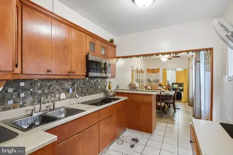325 Pear St, Reading, PA 19601 photo 10