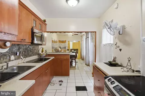325 Pear St, Reading, PA 19601 photo 8