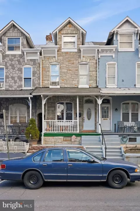 325 Pear St, Reading, PA 19601 photo 2