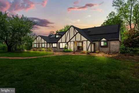 41 Devon Dr, Reading, PA 19606