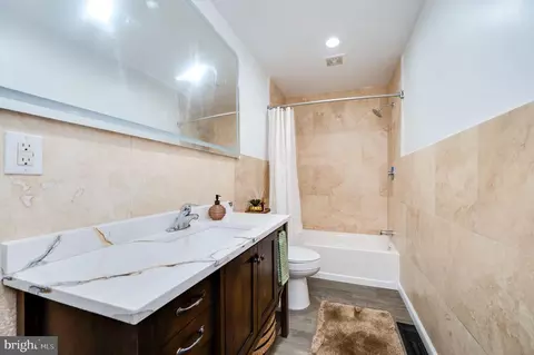 Bath - 6 Circle Dr, Reading, PA 19606 photo 2 of 4