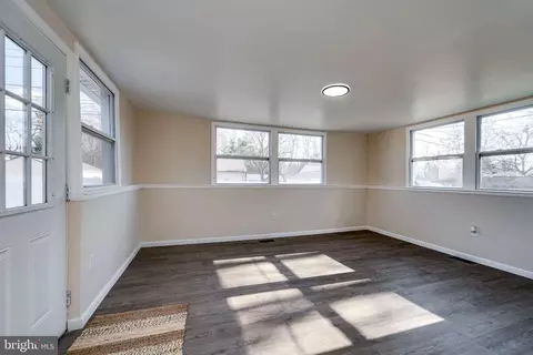 Living - 6 Circle Dr, Reading, PA 19606 photo 3 of 4