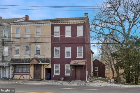 70 N Centre Ave, Leesport, PA 19533