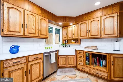 Kitchen - 199 Deer Hill Rd, Reading, PA 19607 photo 3 of 7