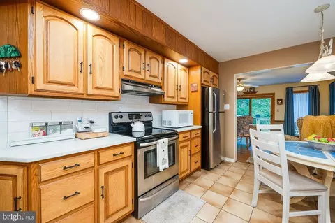 Kitchen - 199 Deer Hill Rd, Reading, PA 19607 photo 5 of 7