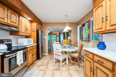 Kitchen - 199 Deer Hill Rd, Reading, PA 19607 photo 6 of 7