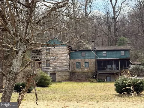 20 Ward Ln, Macungie, PA 18062