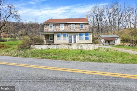 405 Oysterdale Rd, Boyertown, PA 19512