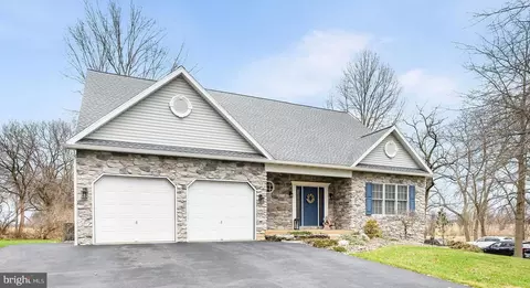 4135 Hill Terrace Dr, Reading, PA 19608