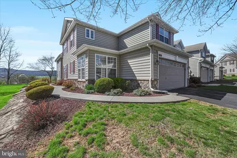 901 Ridgeview Dr, Morgantown, PA 19543
