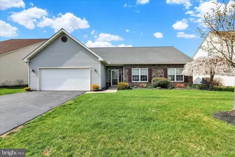 162 N Cacoosing Dr, Reading, PA 19608