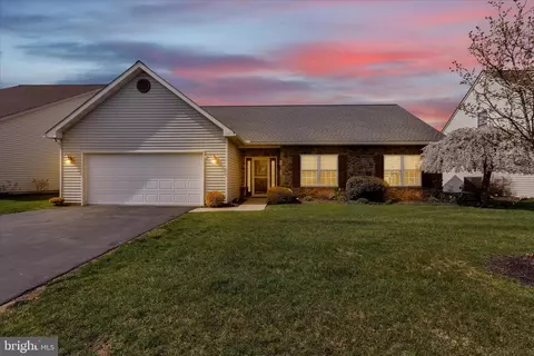 Exterior - 162 N Cacoosing Dr, Reading, PA 19608 photo 2 of 4