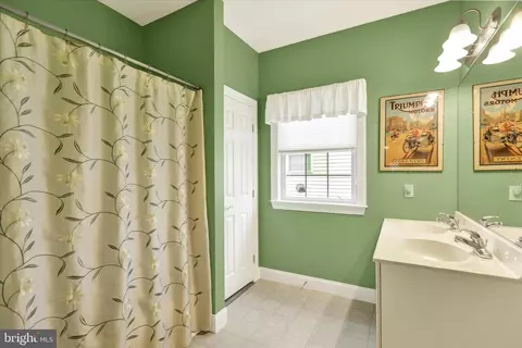 Bath - 162 N Cacoosing Dr, Reading, PA 19608 photo 3 of 3