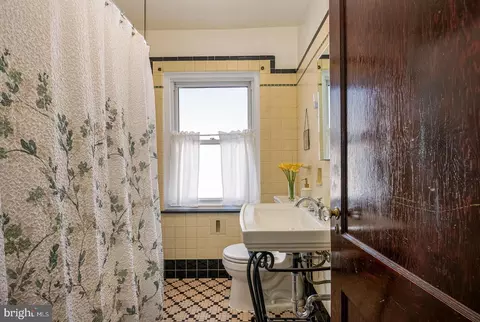 Bath - 15 Trebor Pl, Reading, PA 19610 photo 1 of 1