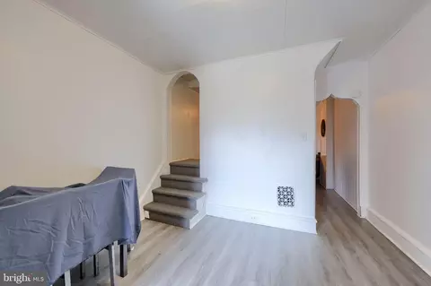 Entry Way - 814 Master St, Reading, PA 19602 photo 4 of 7