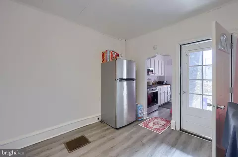 Entry Way - 814 Master St, Reading, PA 19602 photo 6 of 7