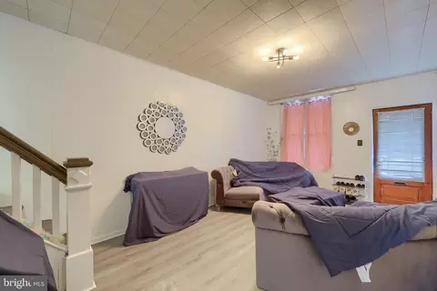 Entry Way - 814 Master St, Reading, PA 19602 photo 3 of 7