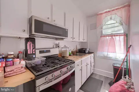 Entry Way - 814 Master St, Reading, PA 19602 photo 7 of 7