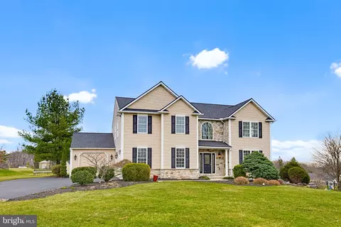 4 Saint Andrews Dr, Fleetwood, PA 19522