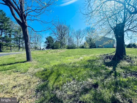 2369 Downing St, Reading, PA 19605