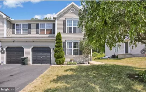 1054 Alexander Dr, Temple, PA 19560