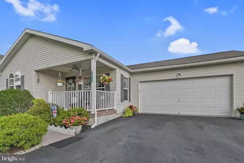 173 Random Rd, Douglassville, PA 19518