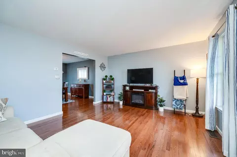 Living - 4870 Dunham Dr, Reading, PA 19606 photo 3 of 3