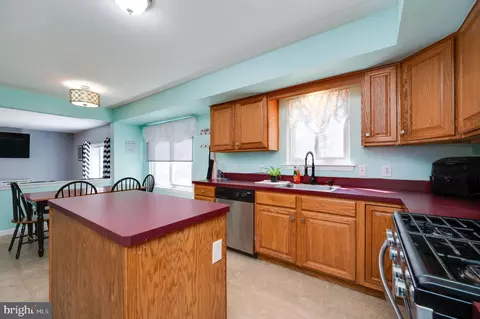 Kitchen - 4870 Dunham Dr, Reading, PA 19606 photo 6 of 6