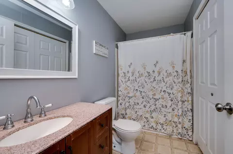 Bath - 4870 Dunham Dr, Reading, PA 19606 photo 3 of 3