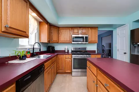 Kitchen - 4870 Dunham Dr, Reading, PA 19606 photo 3 of 6