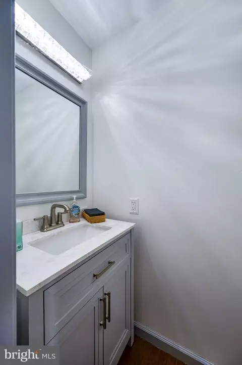 Bath - 4870 Dunham Dr, Reading, PA 19606 photo 1 of 3